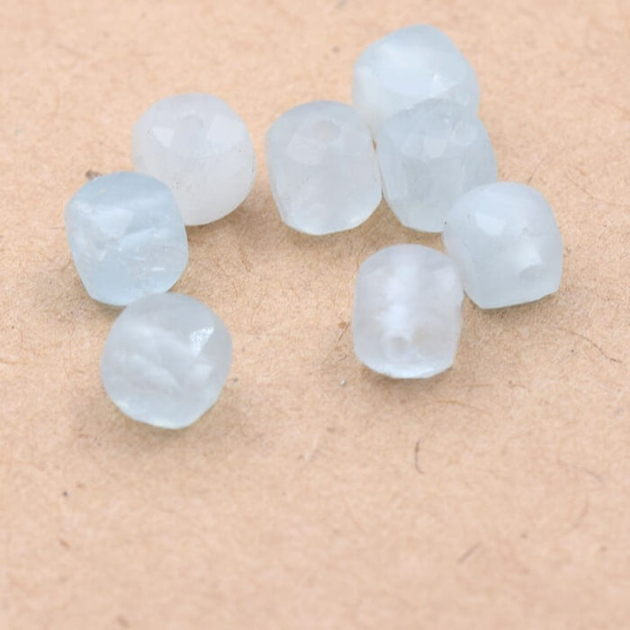 Würfelperle, facettiert, quadratisch, Aquamarin, 4 mm – Loch 1 mm (10)