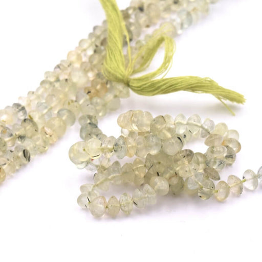 Kaufen Sie Perlen in Deutschland Prehnit-Knopfperle 5–6 x 3–5 mm – Loch: 0.5 mm (1 Strang – 33 cm)