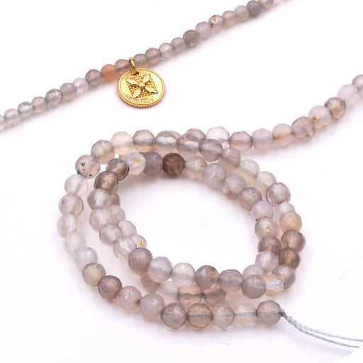 Kaufen Sie Perlen in Deutschland Runde Perlen facettierter grauer Achat 4 mm - Loch: 1 mm (1 Strang - 36 cm)