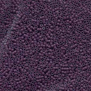 DB662 -11/0  delica bead dyed dark mauve- 1,6mm - Hole : 0,8mm (5gr)