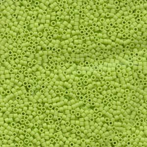 Kaufen Sie Perlen in Deutschland DB763 -11/0  delica bead opaque MATTE CHARTREUSE- 1,6mm - Hole : 0,8mm (5gr)