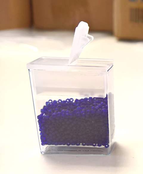Rechteckige Flip / Top (3,5cmx2,5cm)  klein -Plastikdosen zum 5gr TOHO oder MIYUKI (2)