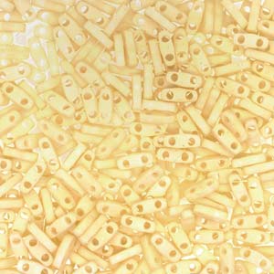 Cc2021 - miyuki tila perlen QUARTER MATT opaque cream 1.2mm (50 beads)