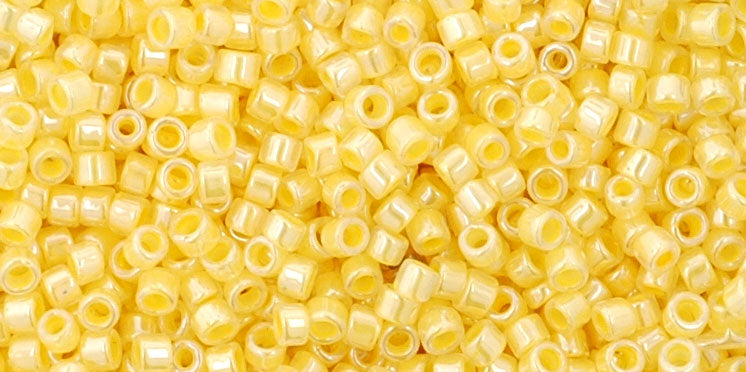 cc903- Toho Treasure beads 11/0  Ceylon Custard  (5gr)