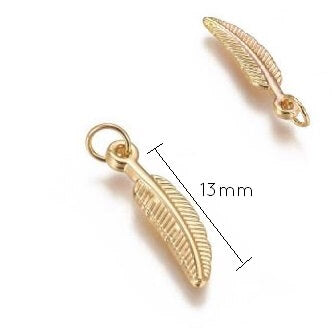 Kaufen Sie Perlen in Deutschland Charm Anhänger feder aus 18 Karat vergoldetem Messing -   -15x5mm (1)