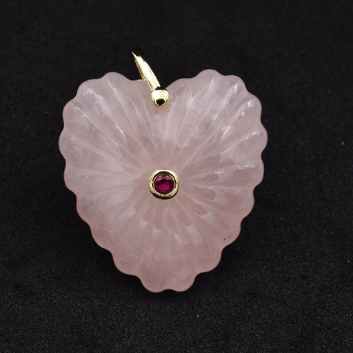 Herzförmiger Anhänger aus Rosenquarz vergoldetem Messing und Zirkon 35 x 30 mm (1)