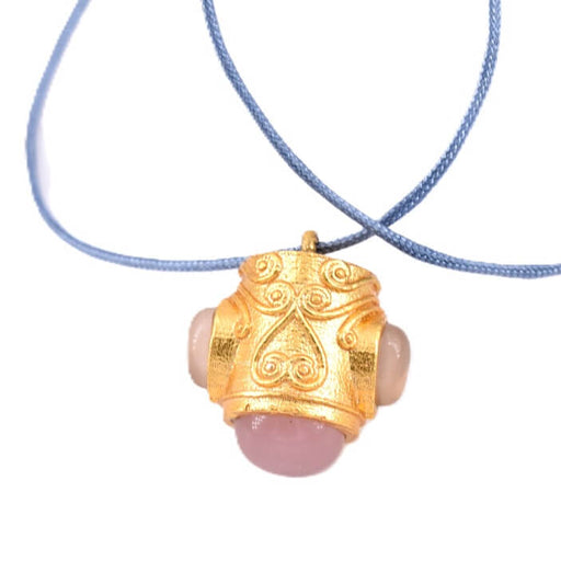 Talisman-Anhänger mit Rosenquarz-Cabochons – Fein vergoldetes Messing – 15 mm (1)