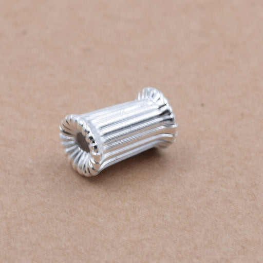 Kaufen Sie Perlen in Deutschland Zylinderrohr gerillt Messingperle silberfarben - 9x6mm - Loch: 1,8mm (1)