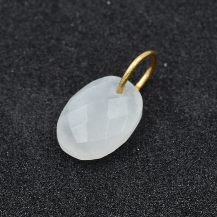 Facettierter Mondstein-Ovalanhänger 14 x 11 mm. mit Messingring (1)