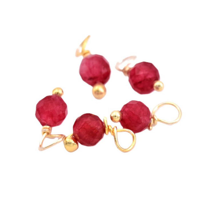 Facettierter roter Onyx-Anhänger 3.5 mm. Goldmessing-Stift – Loch: 1 mm (5)