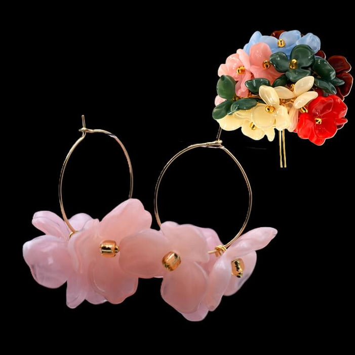 Ohrringe mit rosa Acrylblütenblättern an 25 mm großen - vergoldeten Stahlcreolen (1 Paar)