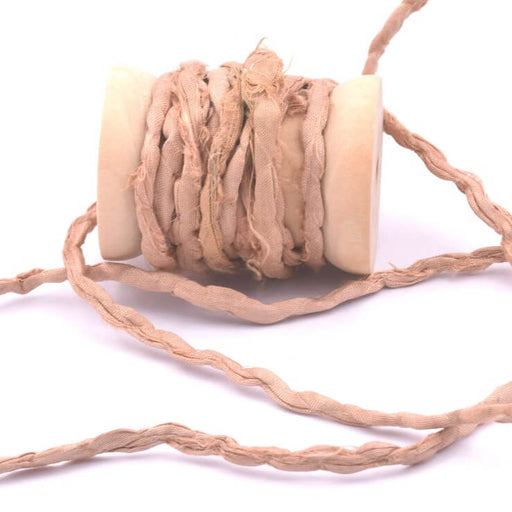 Kaufen Sie Perlen in Deutschland Recyceltes Sari-Seidenband, genäht, knisternd, blassrosa, 3 mm (1 m)