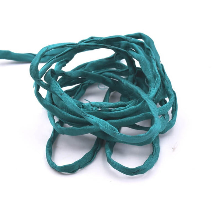 Handgefärbtes Natursidk-Band – Smaragdgrün 2 mm (1 m)