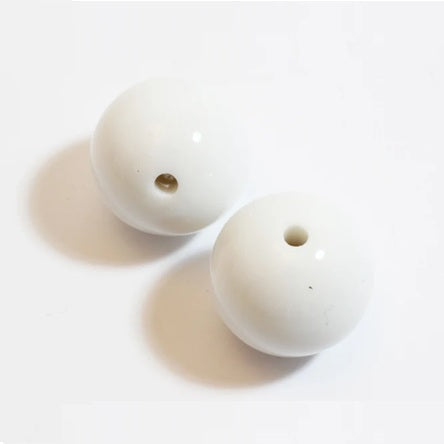 Kaufen Sie Perlen in Deutschland Runde weiße Harzperle 20 mm - Loch: 1,8 mm (20)