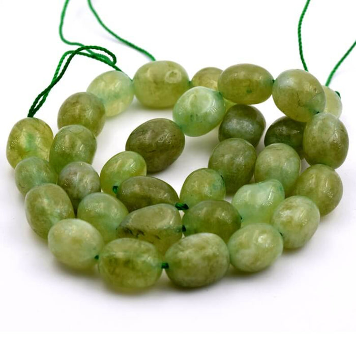 Ovale getrommelte olivgrüne Jadeperlen 10 x 12–14 mm – Loch: 0.8 mm (1 Strang – 37 cm)