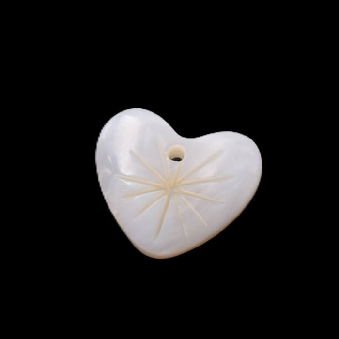 Muschelherzförmiger Anhänger mit eingraviertem Stern – 19 x 17 mm – Loch: 1.4 mm (1)
