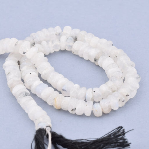 Kaufen Sie Perlen in Deutschland Mondstein-Rondelle-Perle 5–7 x 3–5 mm – Loch: 0.5 mm (1 Strang – 32 cm)