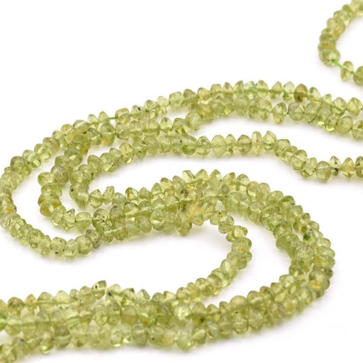 Kaufen Sie Perlen in Deutschland Peridot-Knopfperle 4–6 x 3–5 mm – Loch: 0.5 mm (1 Strang – 33 cm)