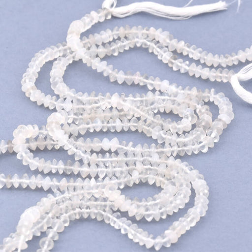 Kaufen Sie Perlen in Deutschland Mondstein-Knopfperle 4–5 x 2–3 mm – Loch: 0.5 mm (1 Strang – 32 cm)