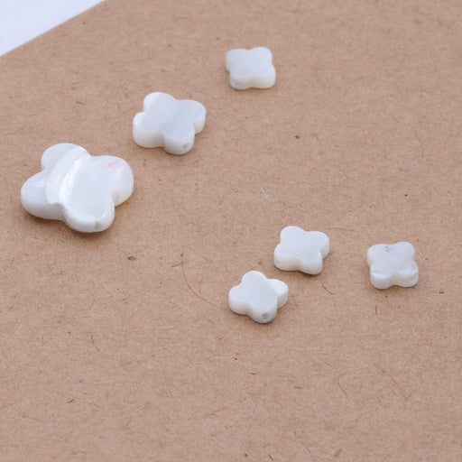 Kaufen Sie Perlen in Deutschland Natürliche weiße Muschelperle, Kleeblatt, 6 x 2.5 mm – Loch: 0.8 mm (4)