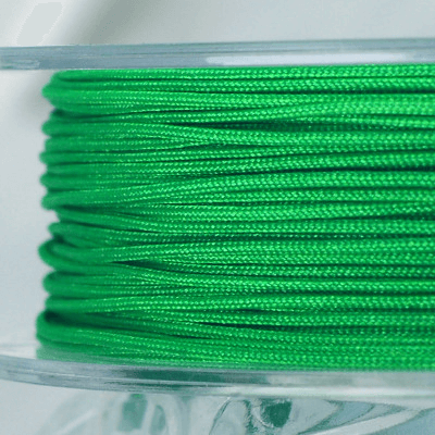 Kaufen Sie Perlen in Deutschland Hochwertige geflochtene Nylonschnur – 0,8 mm Kleeblattgrün (verkauft pro Spule – 25 m)