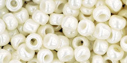 Kaufen Sie Perlen in Deutschland cc122 - Toho rocailles perlen 6/0 opaque lustered navajo white (10g)