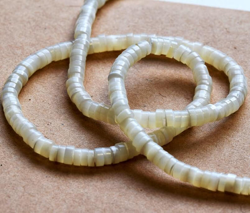 Kaufen Sie Perlen in Deutschland Rondelle Beads Heishi weiße Muschel 3.5-4x2-2.5mm (1 Strang-39cm)