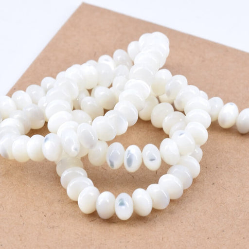 Kaufen Sie Perlen in Deutschland Rondelle Perlen Donut Weiße Muschel - 6x4 mm (1 Strang - 40 cm)