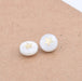 Flache runde Perlen mit weißer Schale und goldenem Stern 8 x 3.5 mm - Loch 0.6 mm (2)