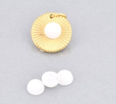 Kaufen Sie Perlen in Deutschland Runder cabochon Weiss Jade 6mm (2)
