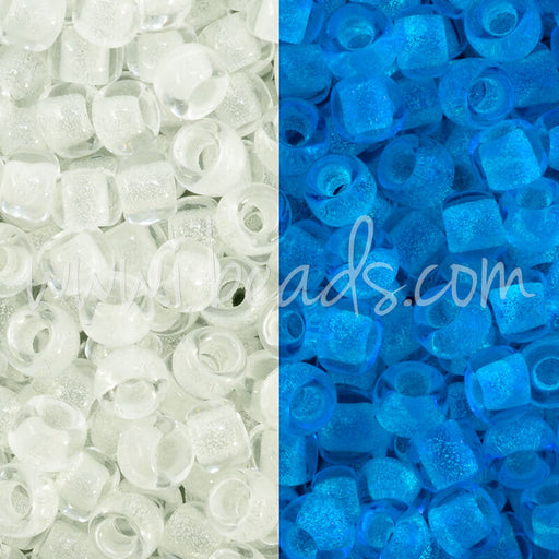 Kaufen Sie Perlen in Deutschland cc2711 - Toho Rocailles Perlen 8/0 Glow in the dark crystal/bright blue (10g)