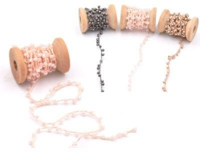 Kaufen Sie Perlen in Deutschland Baumwollschnur dune mit rocailles-perlen klar ROSA (90cm)