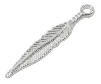 Kaufen Sie Perlen in Deutschland Silberfarbener Federanhänger 29x5mm (x10)