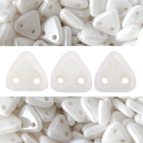 Kaufen Sie Perlen in Deutschland 2 Loch Perlen CzechMates triangle luster opaque white 6mm (10g)