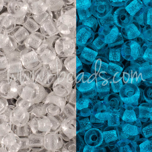 Kaufen Sie Perlen in Deutschland cc2711 - Toho Rocailles Perlen 11/0 Glow in the dark crystal/bright blue (10g)